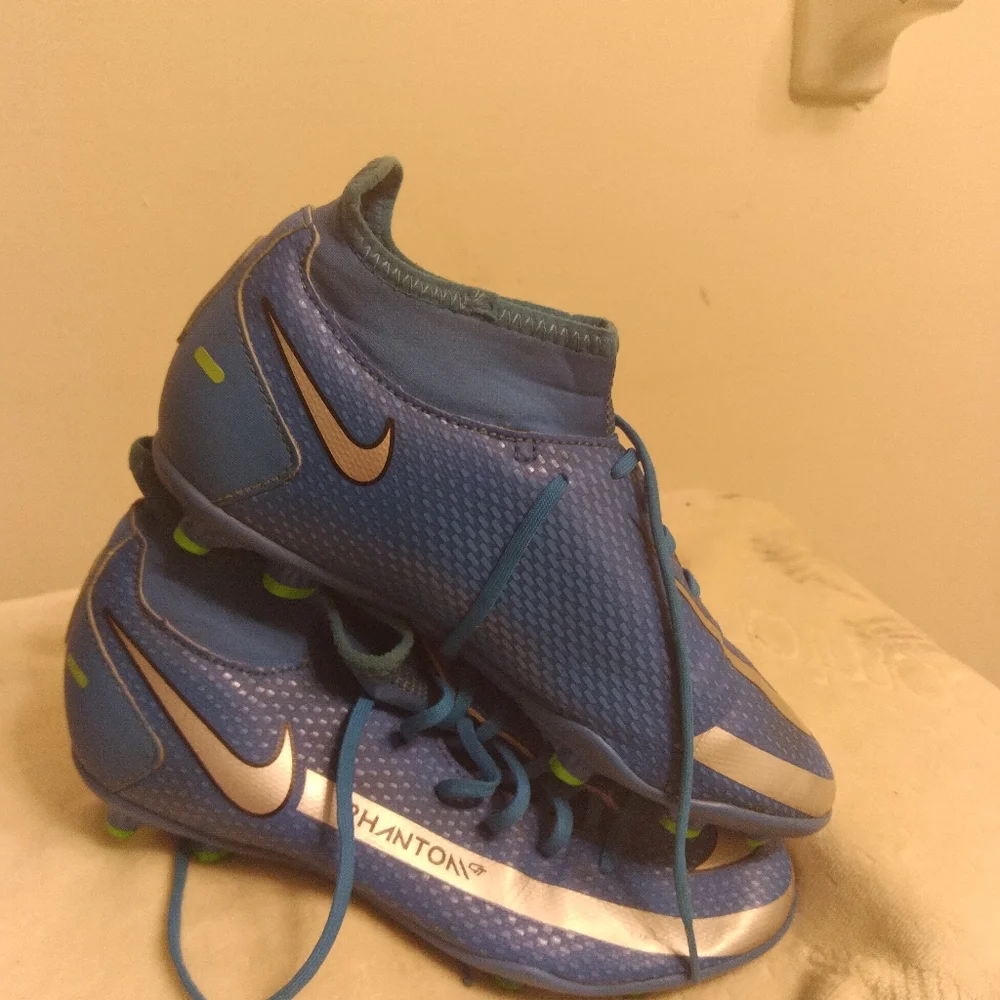 Kids Blue and Silver Nike Soccer Cleats Size 4.5Y YOUTH